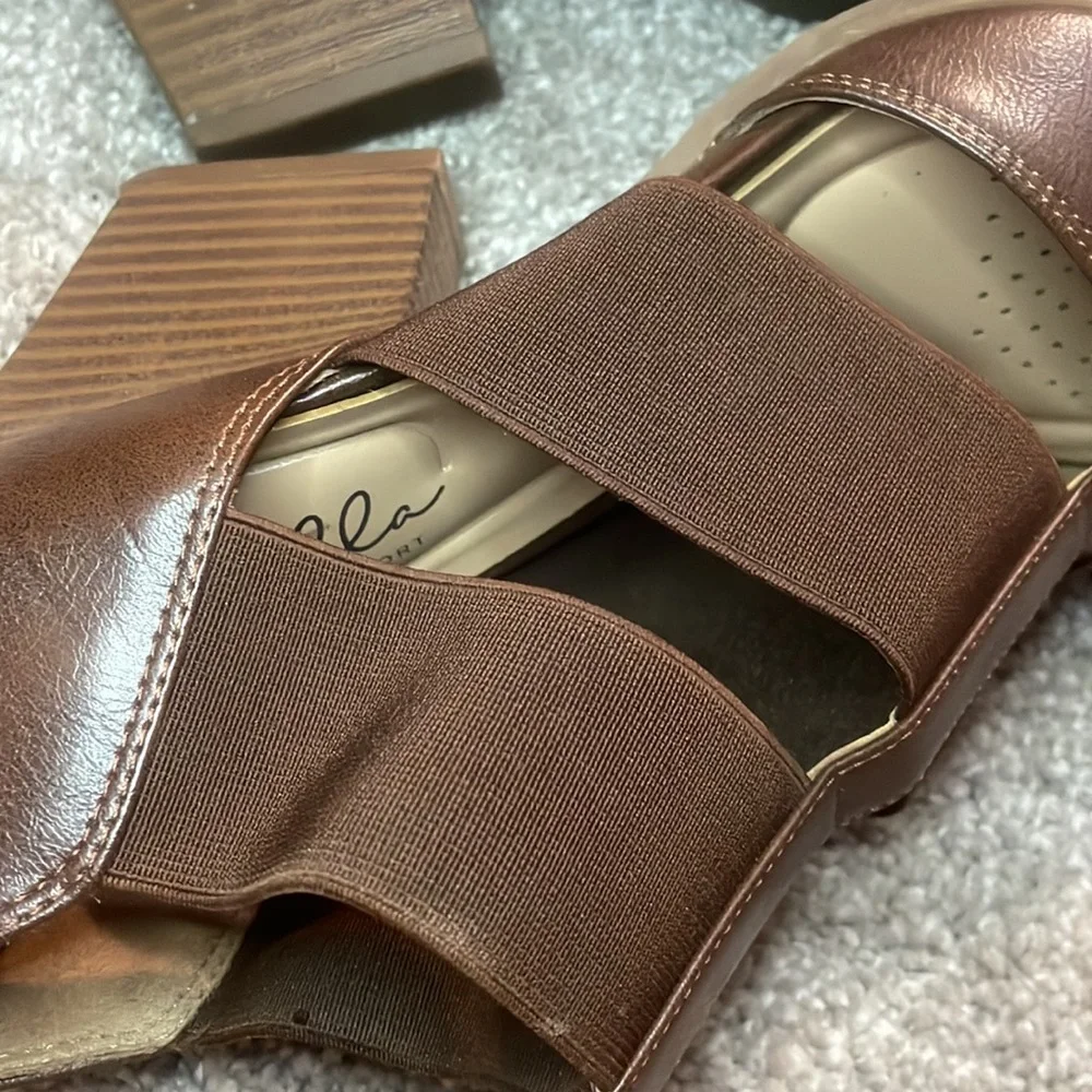 - Abella true comfort wedge block heeled sandals size 8.5